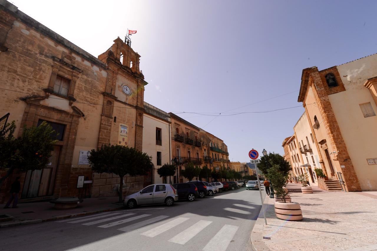 Il Cortile Del Marchese Beccadelli Bed & Breakfast Sambuca di Sicilia Luaran gambar